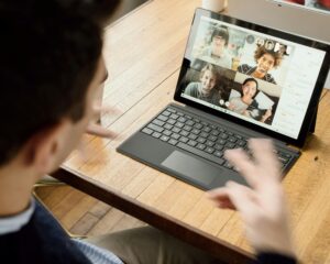 Blog 30 long distance love tips for a strong rel hero