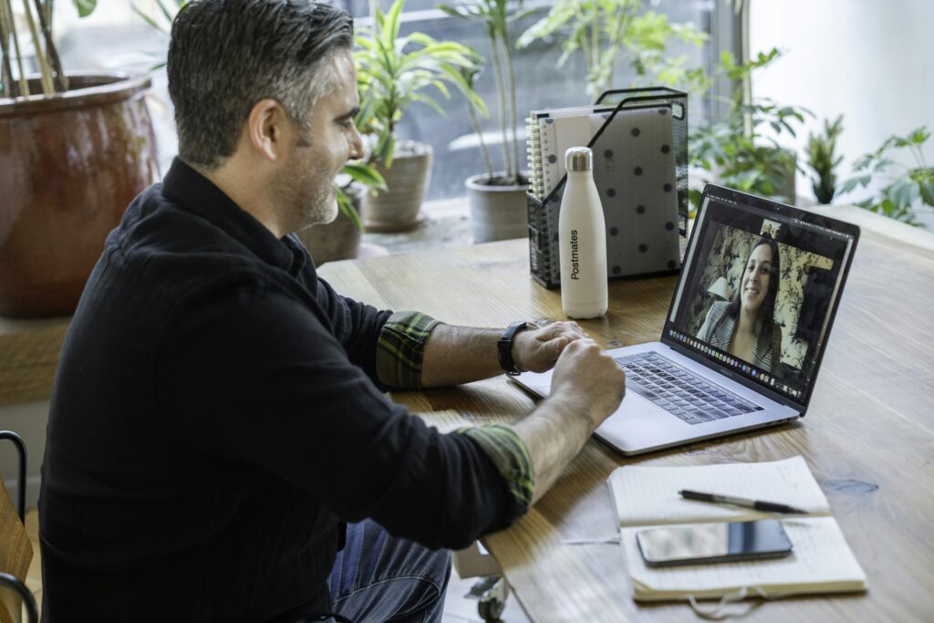 Surviving Long Distance: Tips for Keeping Your Relationship Strong 7 surviving long distance tips for keeping hero